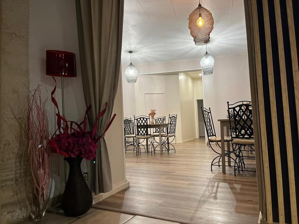 Hotel Abalone - Centre Gare Hotel in Nimes