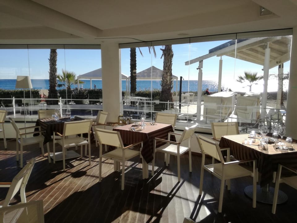 Hotel De La Plage Hotel in Pietra Ligure