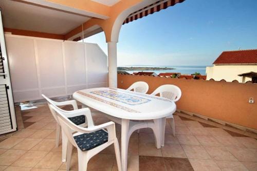 Apartments and rooms with a swimming pool Novalja, Pag - 9334 Hotel in Novalja