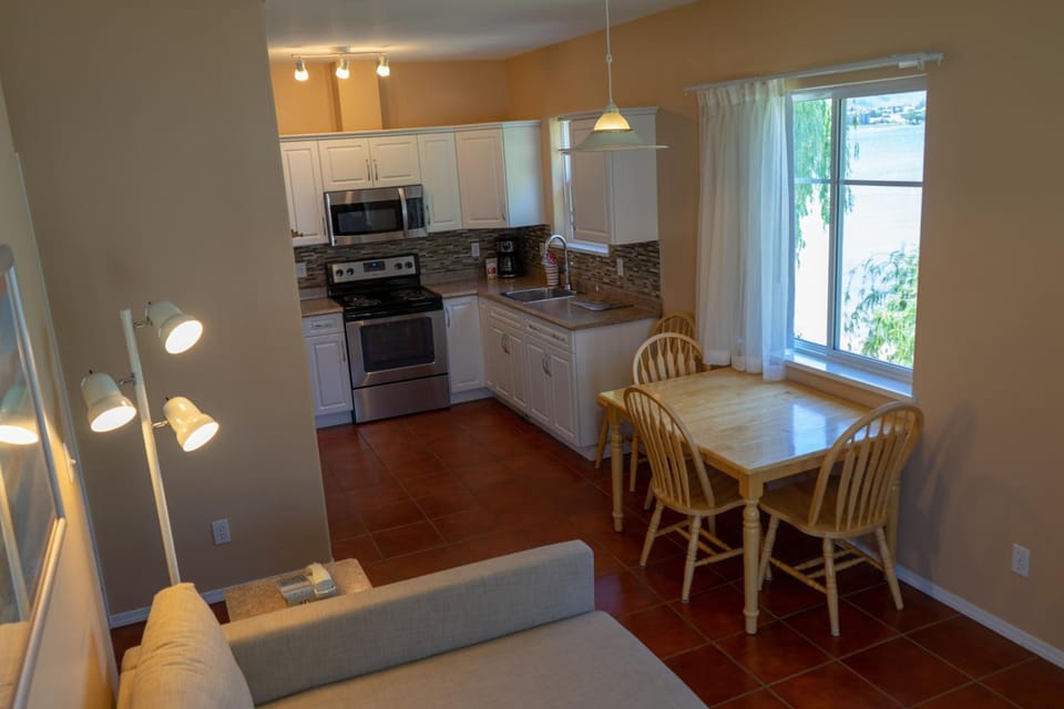 Sandy Beach Suites Motel in Osoyoos