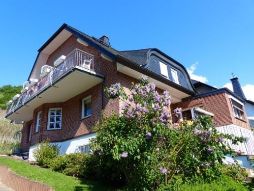 Wein und Gastehaus Scheid Hotel in Ediger-Eller