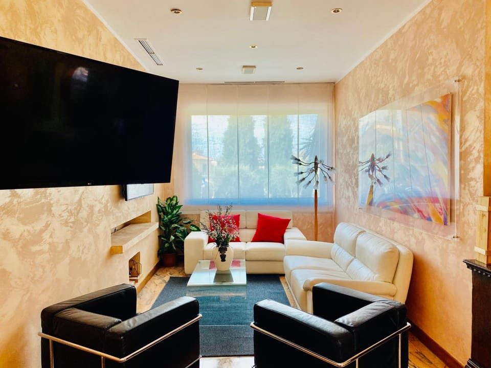 Shared lounge/TV area