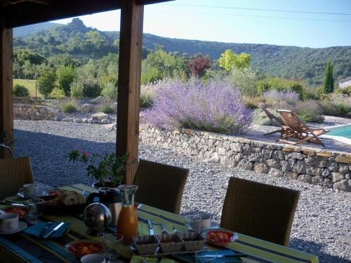 Villa Font Vive - Chambres d'hotes eco-labellisees avec cuisine - Confort, calme et vue exceptionnel Hotel in Grospierres