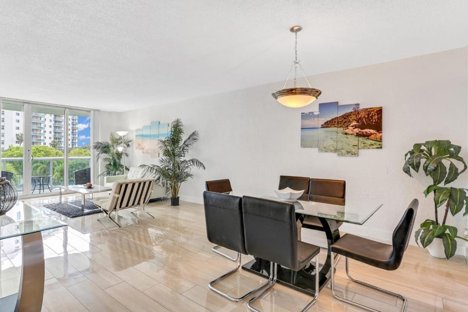 Sunny Isles Ocean Reserve Condo Apartments Apartment hotel in Sunny Isles Beach