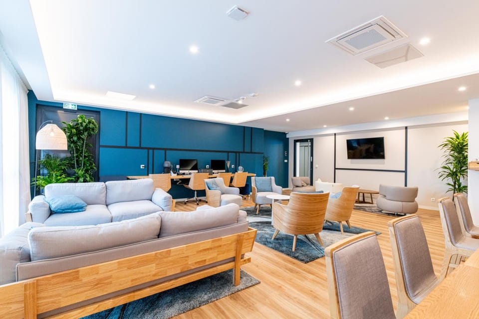Shared lounge/TV area