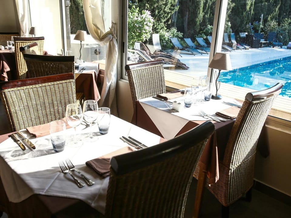Logis Hotel - Restaurant Residence Les Cedres Hotel in Villeneuve-lès-Avignon