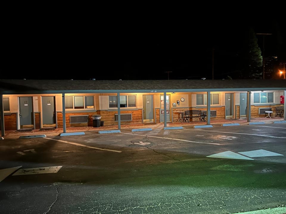 Starlight Motel Motel in Big Pine