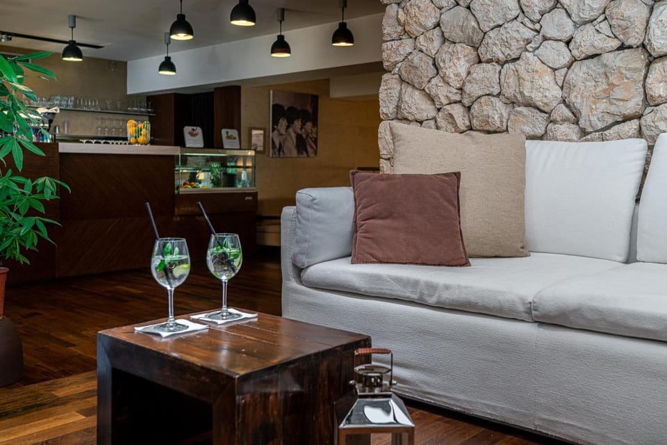 Bar/lounge