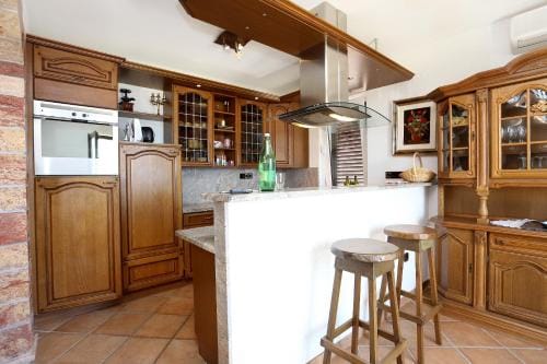 Apartments and rooms with parking space Duce, Omis - 10303 Hotel in Split-Dalmatia County