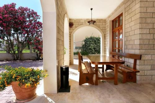 Apartments and rooms with parking space Duce, Omis - 10303 Hotel in Split-Dalmatia County
