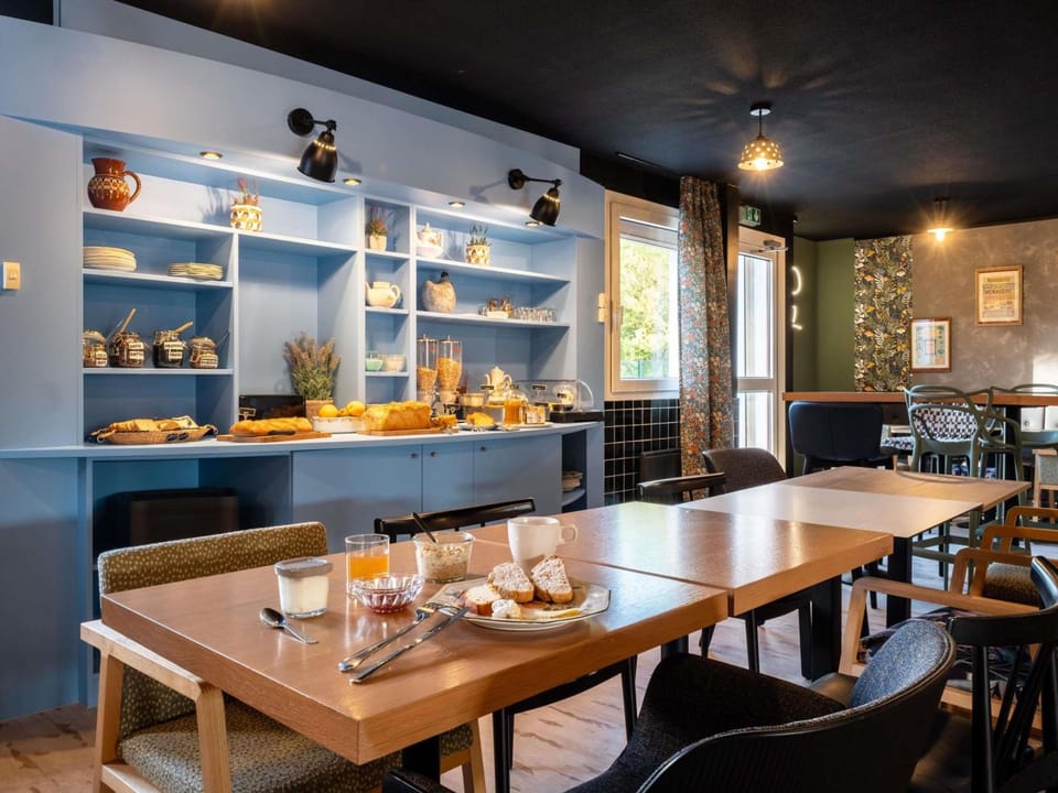 greet Chartres Est Hotel in Chartres