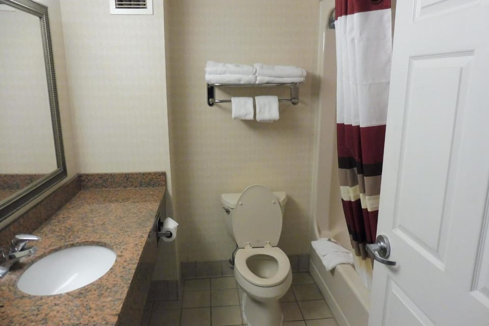 Red Roof Inn & Suites Galloway Hotel in Egg Harbor Township