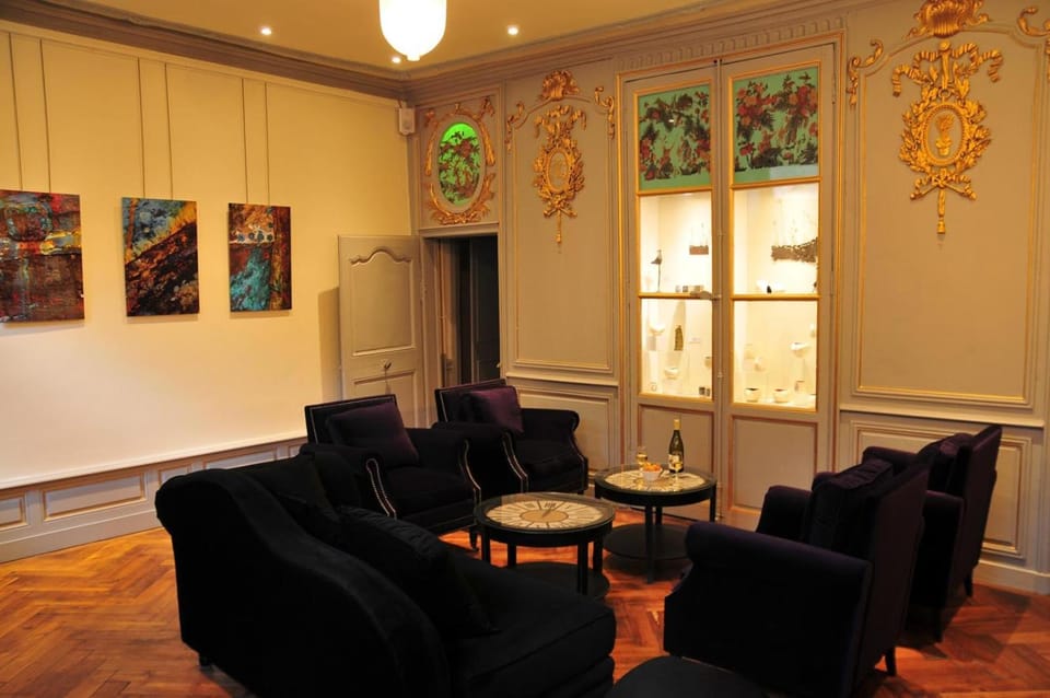Shared lounge/TV area