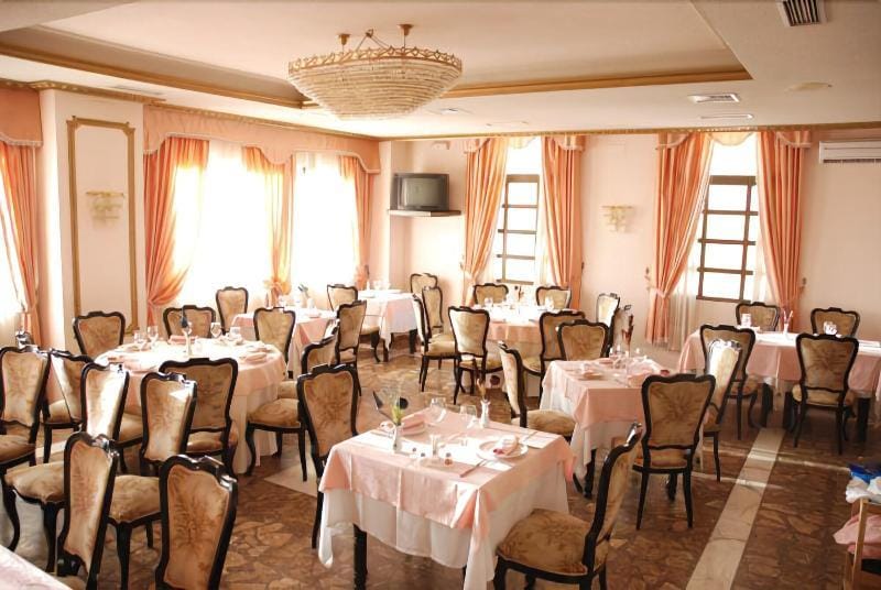 Hotel Dracos Hotel in Castile and León
