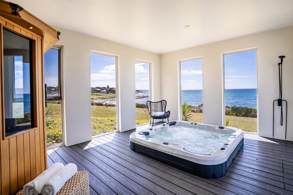 Saltwater - Absolute Oceanfront, Fire Pits, some Villas with Hot Tubs and Sauna Lodge in Tasmania