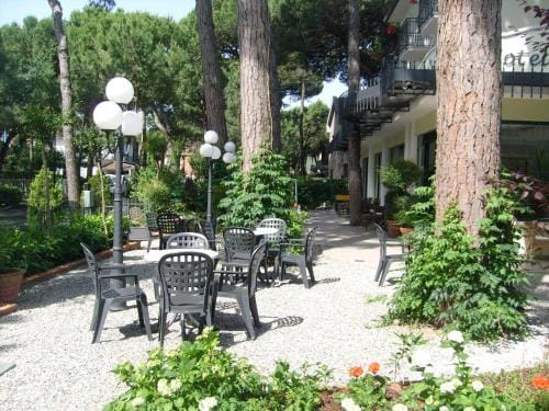 Hotel Boccaccio-free parking- Hotel in Milano Marittima