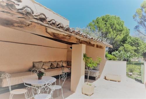 Maison d'hotes 1800 Hotel in Provence-Alpes-Côte d'Azur