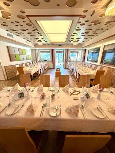 Restaurant - Cafe - Pension HASSLER Hotel in Carinthia, Austria