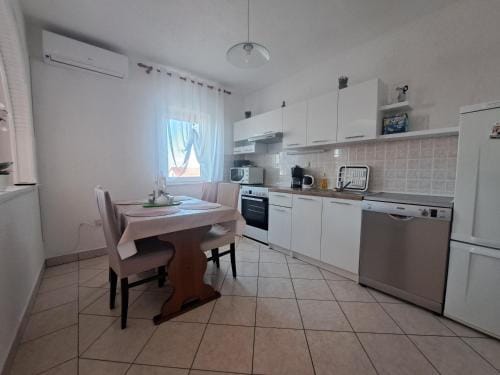 Guest House Angela Hotel in Lika-Senj County