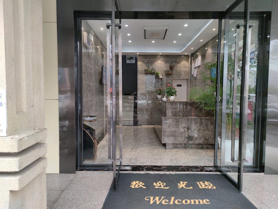 Yi Su Jiu Dian Wei Lai Ke Ji Cheng Dian Hotel in Hangzhou