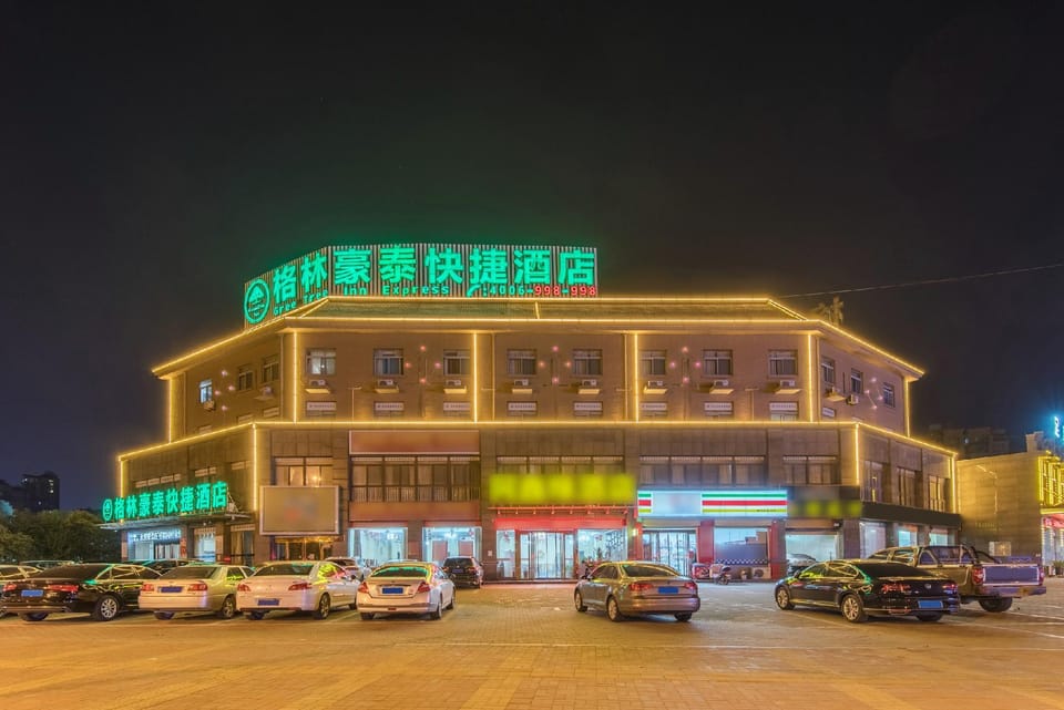 Ge Lin Hao Tai Kuai Jie Jiu Dian Lu Jiang Gong Jiao Zong Zhan Qian Chuan Lu Dian Hotel in Jiangsu