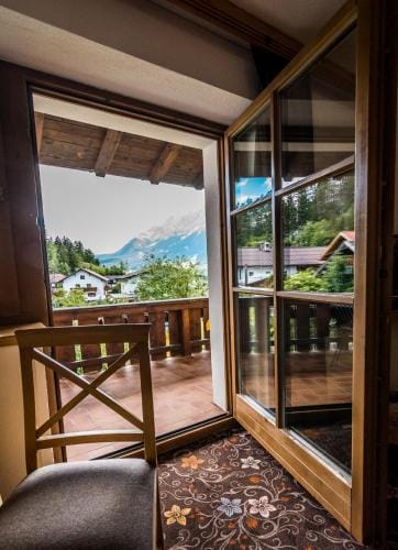 Hotel zum Goldenen Lowen Hotel in Tyrol