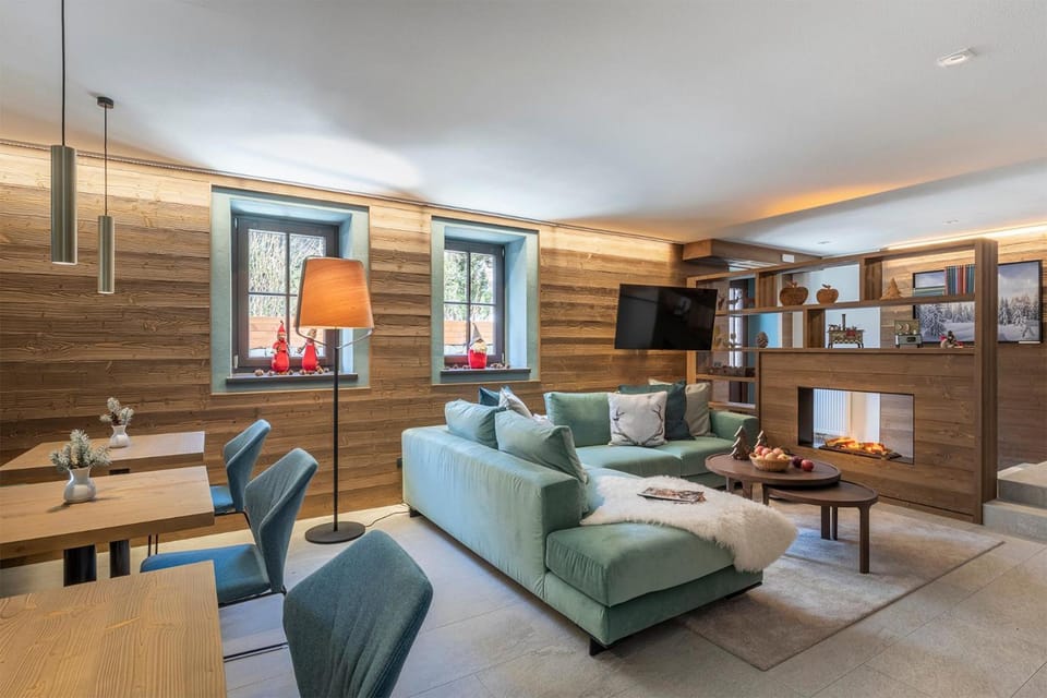 Shared lounge/TV area