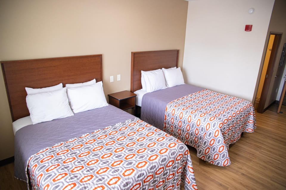 White House Suites Hotel in Plainfield