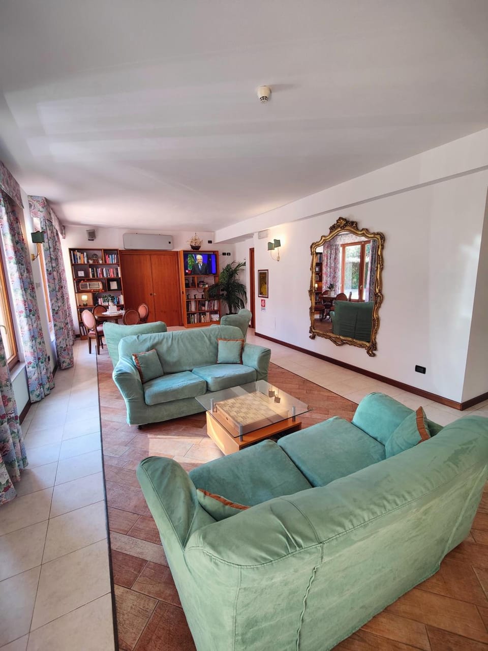 Shared lounge/TV area