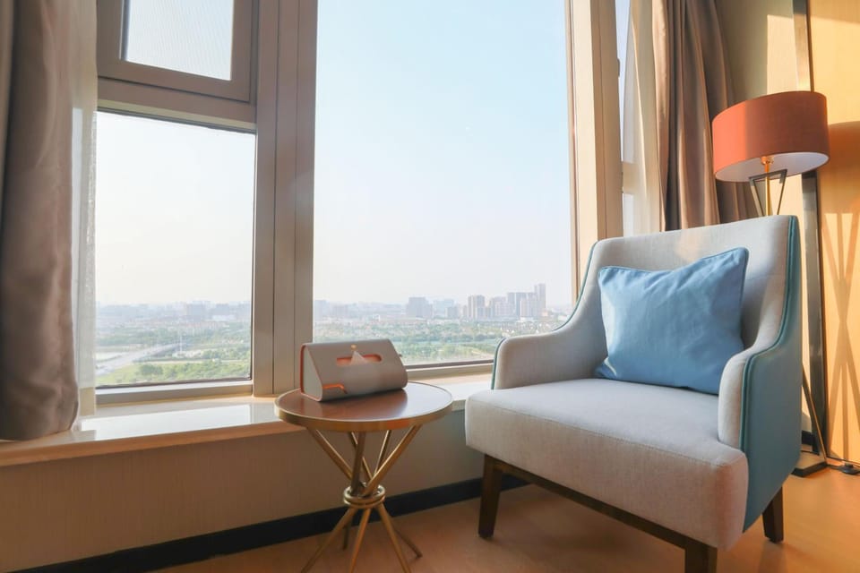 Jinling Funhome Hotel Nanjing Jiulong Lake - Nanjing South Railway Station Hotel in Nanjing