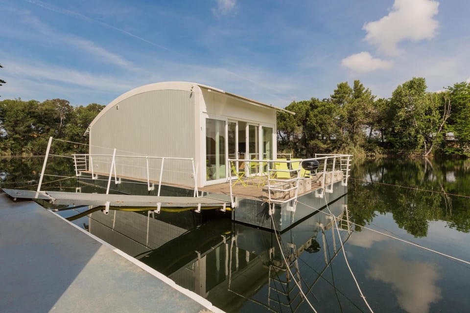 Floating House Embe Experience Hotel in Campania