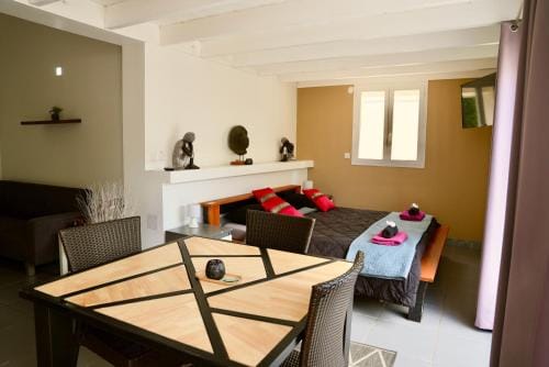 Mas La Farelle Chambre d'hote,Fitness & Salle de jeux Gratuite & SPA en supplement Hotel in Nimes