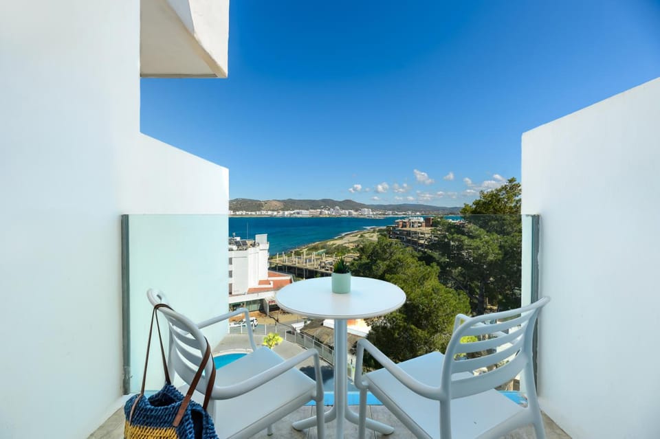Aptos Vibra Riviera Hotel in Ibiza