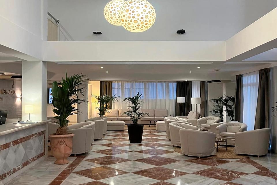 Shared lounge/TV area