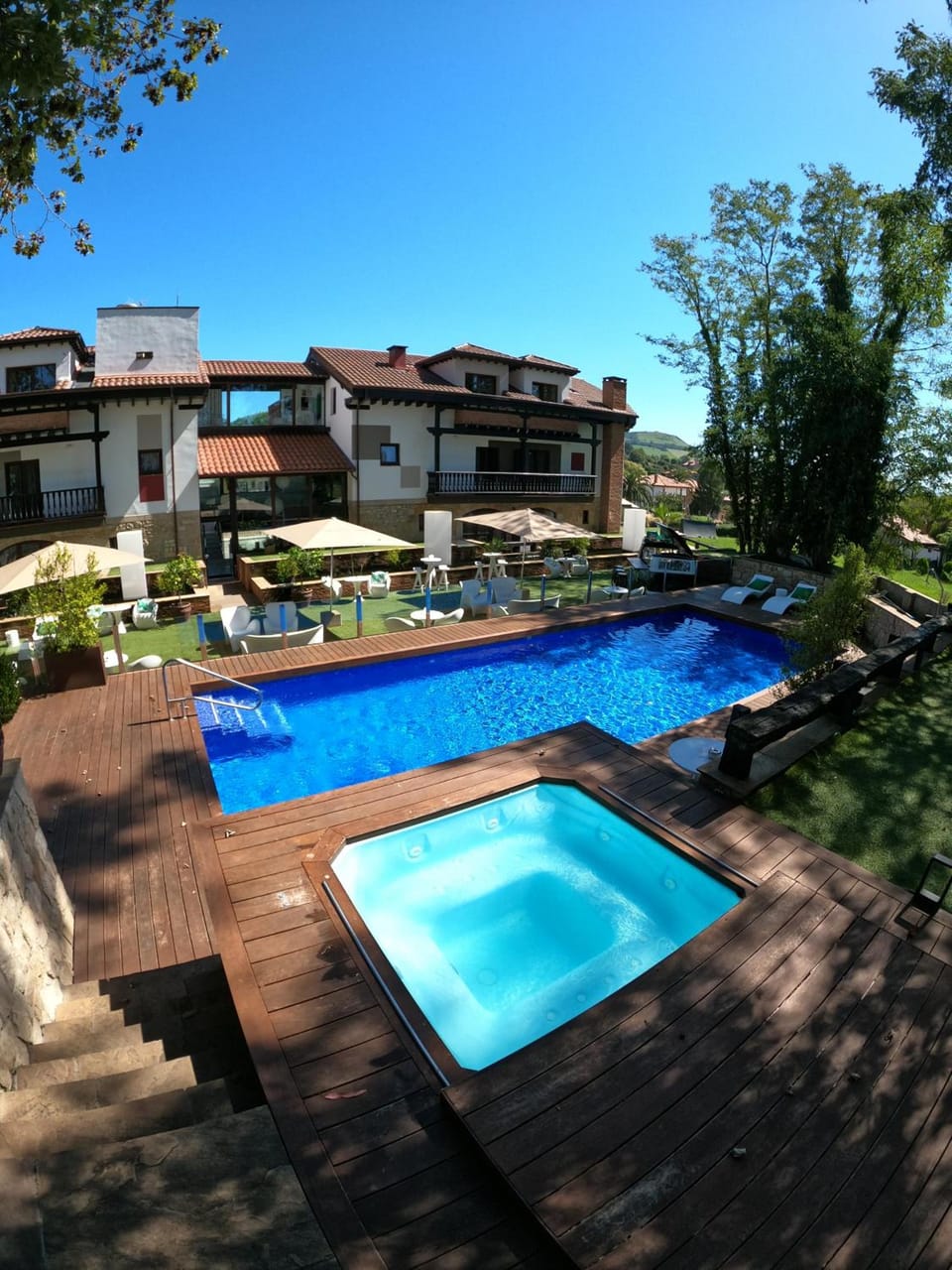 Swimming pool