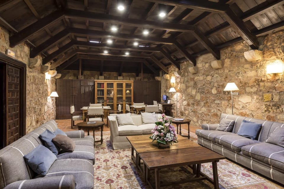 Shared lounge/TV area