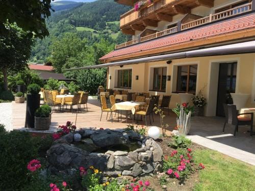 Smaragdhotel Tauernblick Hotel in Salzburgerland