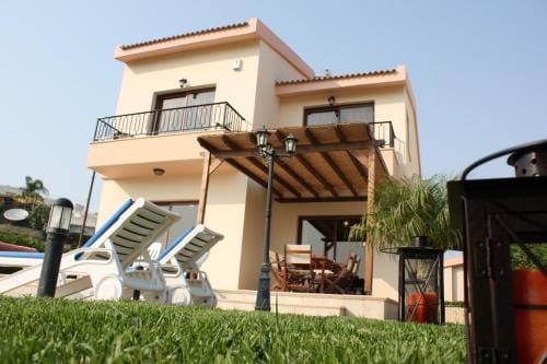 Bay Villas Hotel in Pissouri
