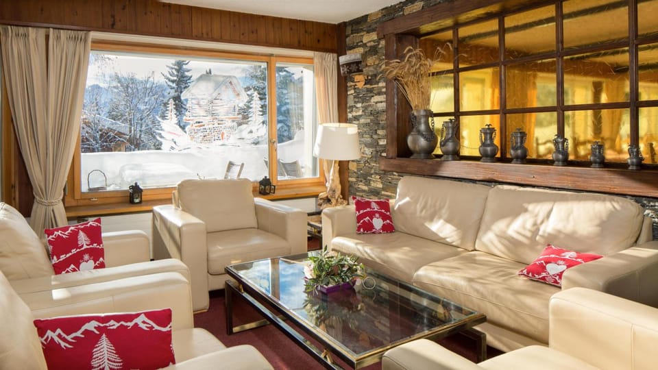 Shared lounge/TV area