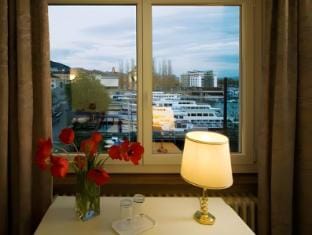 Touring au Lac Hotel in Neuchâtel