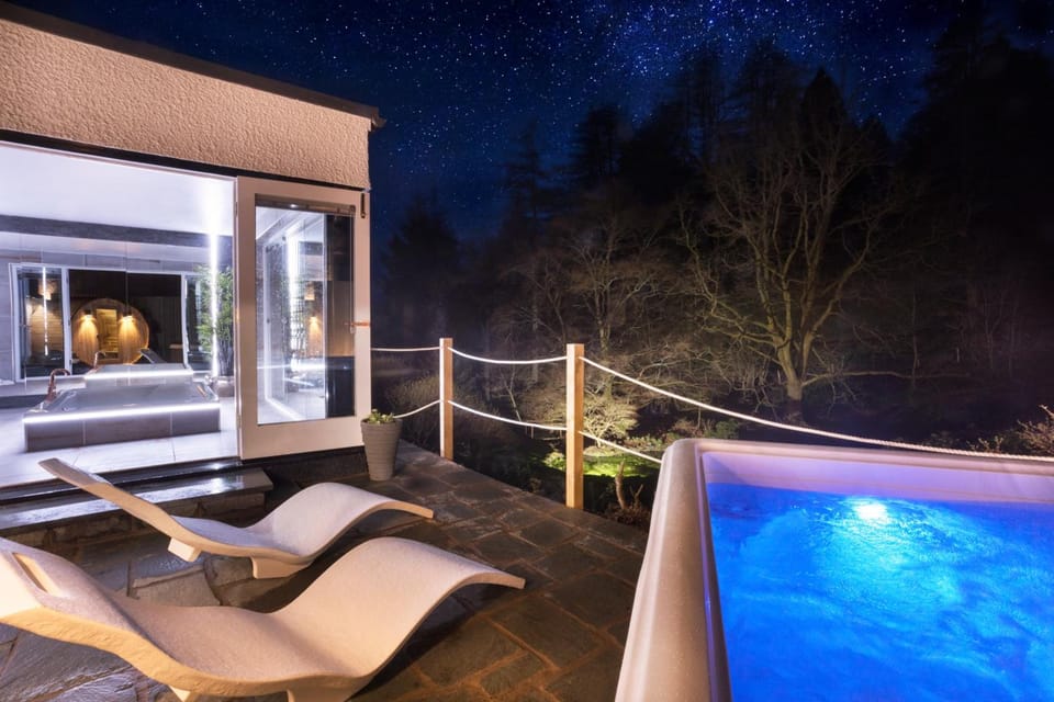 Aphrodites Group - Luxury Hot Tub Suites in Central Lake District! Hotel in Bowness-on-Windermere