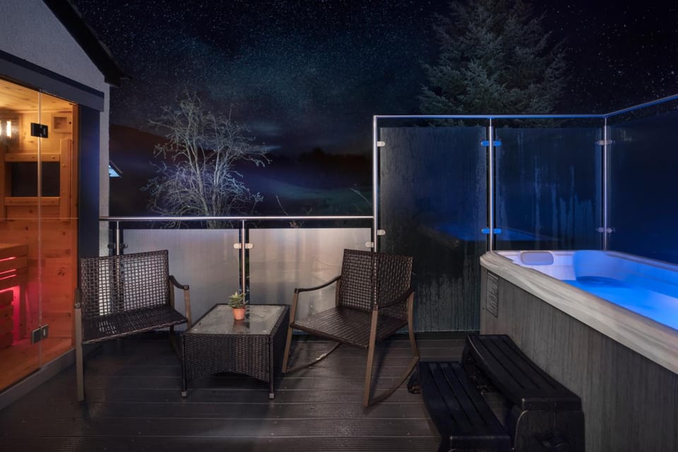 Aphrodites Group - Luxury Hot Tub Suites in Central Lake District! Hotel in Bowness-on-Windermere