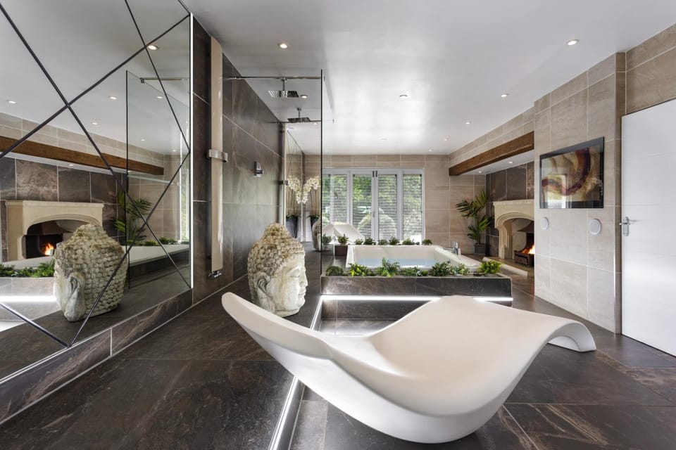 Aphrodites Group - Luxury Hot Tub Suites in Central Lake District! Hotel in Bowness-on-Windermere