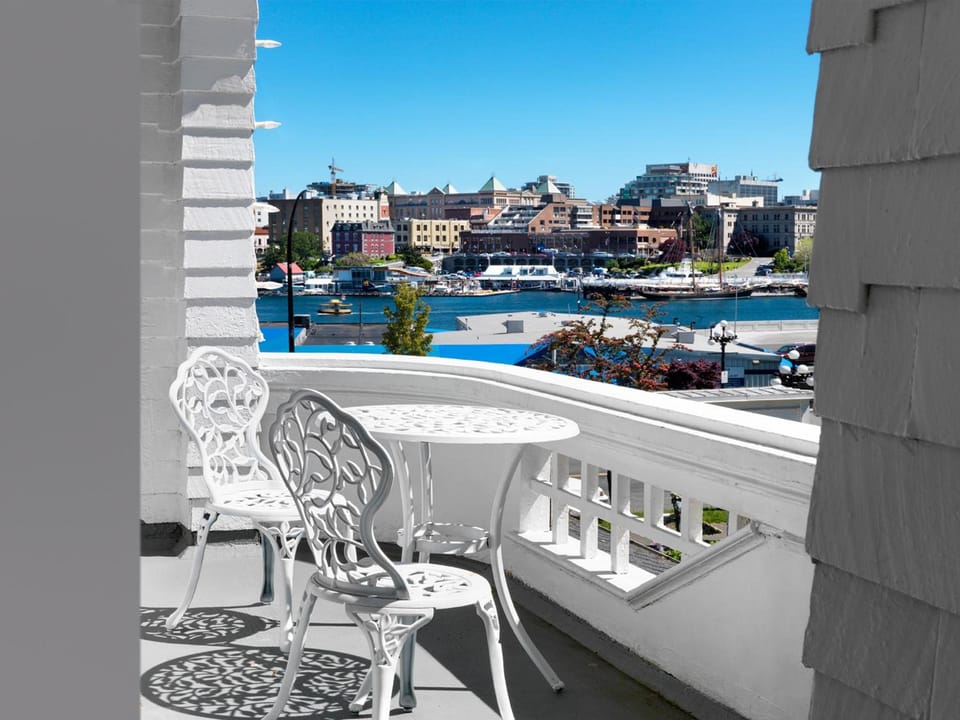 Pendray Inn and Tea House Hotel in Victoria