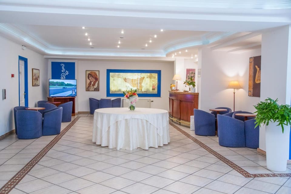 Shared lounge/TV area
