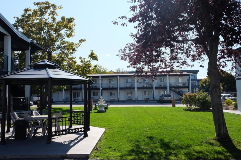 Oasis Inn Motel in Kelowna