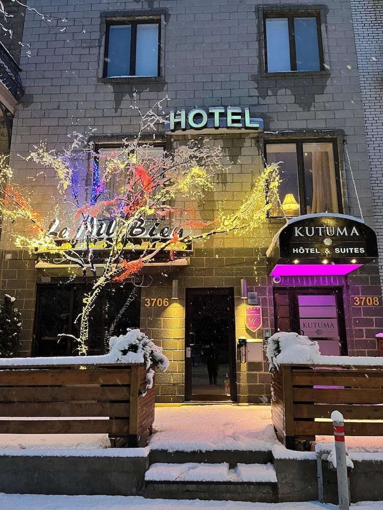 Hotel Kutuma Hotel in Laval