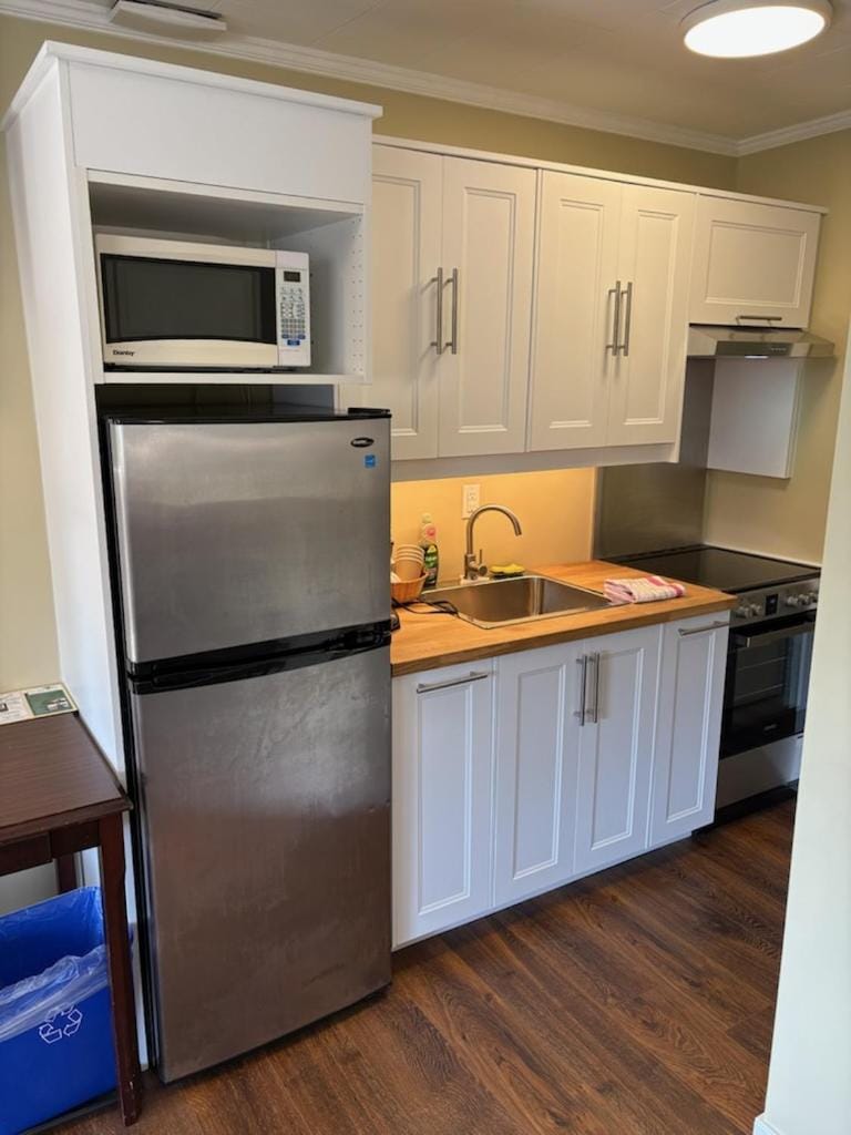 Pioneer Inn by the River Motel in Port Hardy