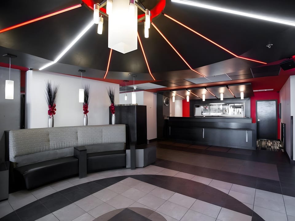Grand Times Hotel – Aeroport de Quebec Hotel in Quebec City
