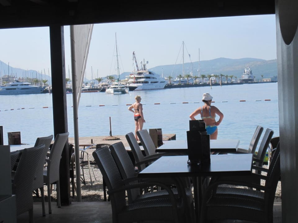 Apartments Delfin Hotel in Kotor Municipality